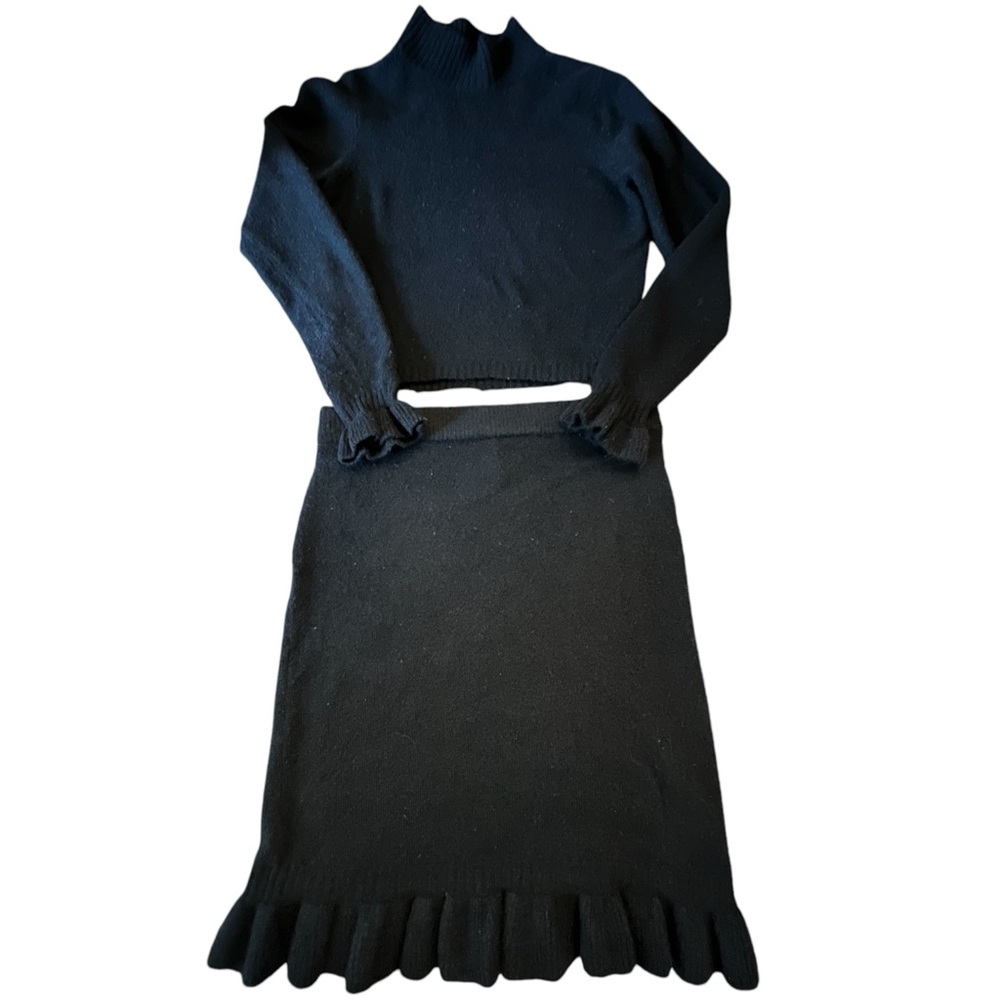 Women’s BCBG Paris Black Skirt Set in Size Medium.